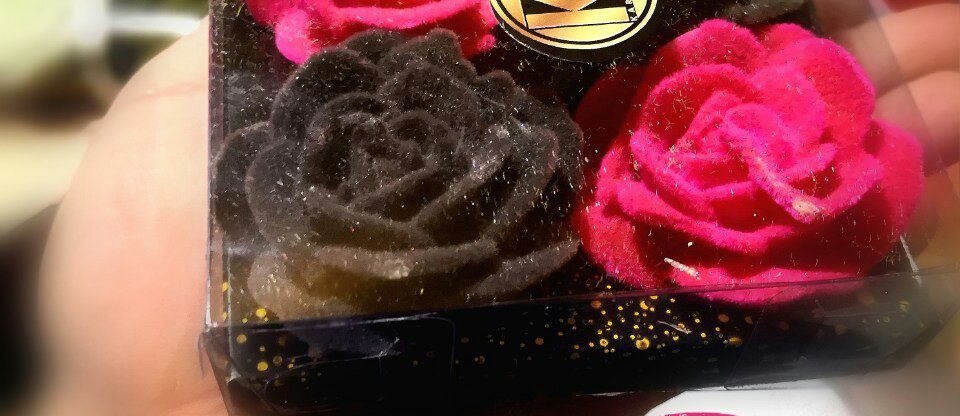 شمع گل رز مخمل (Velvet Rose Candle)